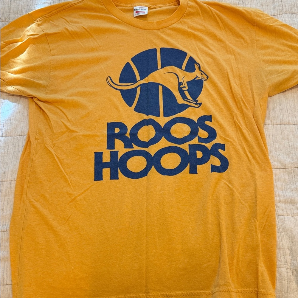 Roos Hoops Men's Short Sleeve Tee - Mustard Yellow